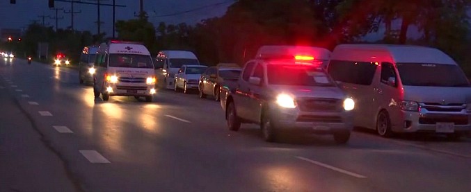 Copertina di Thailandia, salvati i primi quattro ragazzini: portati via dall’area della grotta con le autoambulanze
