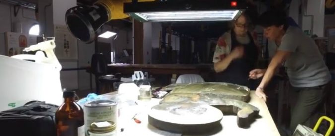 Firenze, l’Opificio che fa rivivere le opere d’arte di tutto il mondo che lotta per l’esistenza per l’organico quasi a metà