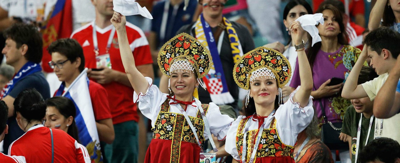 Russia / Matrioska – Stipare, abbellire, sorridere: l’estetica dei Mondiali di Putin vissuta dalla poltrona di casa