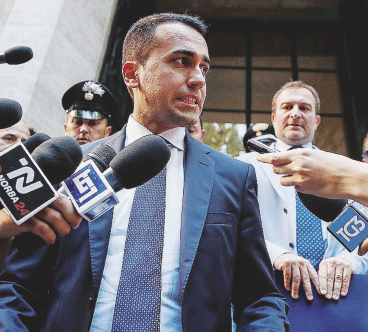 Il tempo stringe - Il ministro dello Sviluppo Luigi Di Maio all’uscita del vertice con sindacati e azienda - Ansa Ilva, lo stallo continua: Di Maio contro Mittal