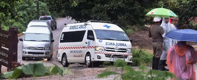 Copertina di Thailandia, tutti fuori i prigionieri della grotta Tham Luang: salvi i 12 ragazzini e il loro allenatore