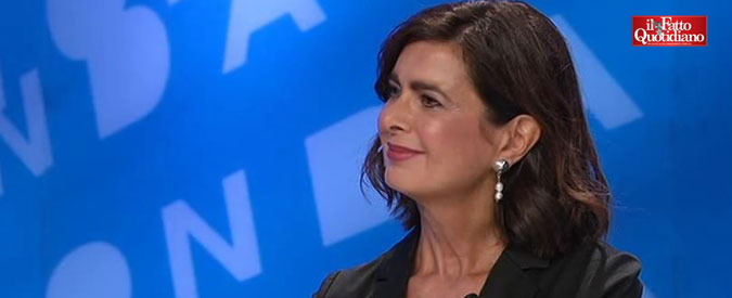 Copertina di Boldrini: “Odiatori in rete? Li ho chiamati per telefono. Hanno fatto rispondere madre o moglie per scusarsi”