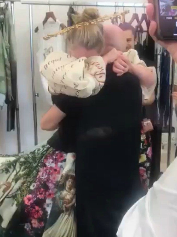 Copertina di Kitty Spencer, l’abito di D&G è troppo bello. La modella nipote di Lady D si commuove