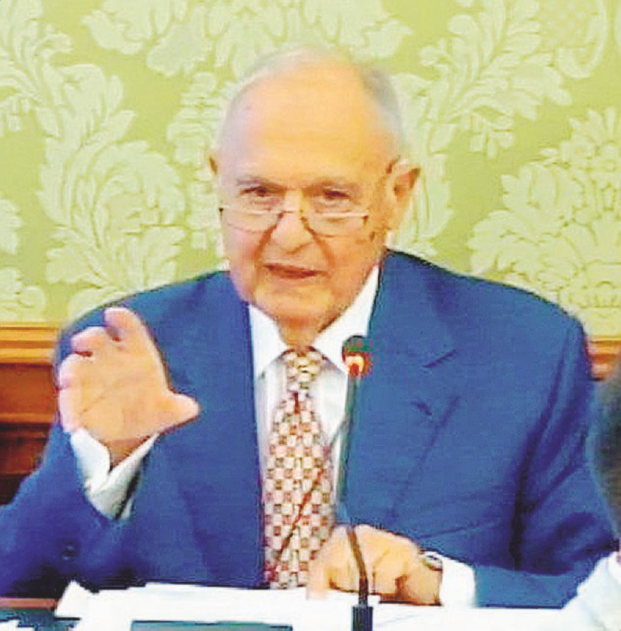 Savona: “Euro? Pronti a tutto. Va riformata la Bce” Savona: “Euro? Pronti a tutto. Va riformata la Bce”