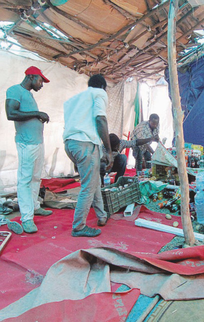 Copertina di Viaggio tra i dannati della grande distribuzione