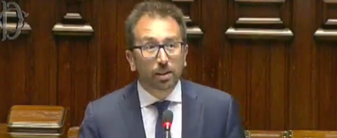 Copertina di Tribunale Bari, Bonafede: “Mi scuso per aver scritto su Facebook, ma mi aspettavo interventi di merito, tant’è… “