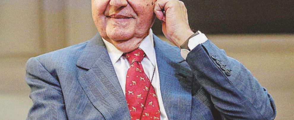 Spauracchio dei giornali - Il ministro per gli Affari europei, Paolo Savona. Il Colle ha fermato la sua nomina all’Economia - Ansa Savona: “La Ue si salva solo con la democrazia”