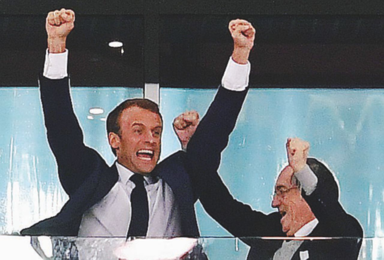 La campagna di Russia - Macron allo stadio di San Pietroburgo festeggia il goal contro il Belgio - LaPresse “Liberté, égalité, Mbappé” Macron si butta sui Bleus