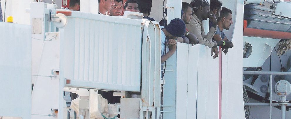 Diciotti, Salvini vuole ostaggi e si scontra con Mattarella Diciotti, Salvini vuole ostaggi e si scontra con Mattarella