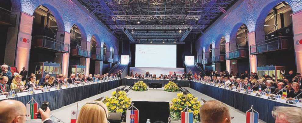 Al tavolo - Il vertice europeo di Innsbruck - Ansa Innsbruck contro un muro: ancora una volta l’accordo è solo a parole