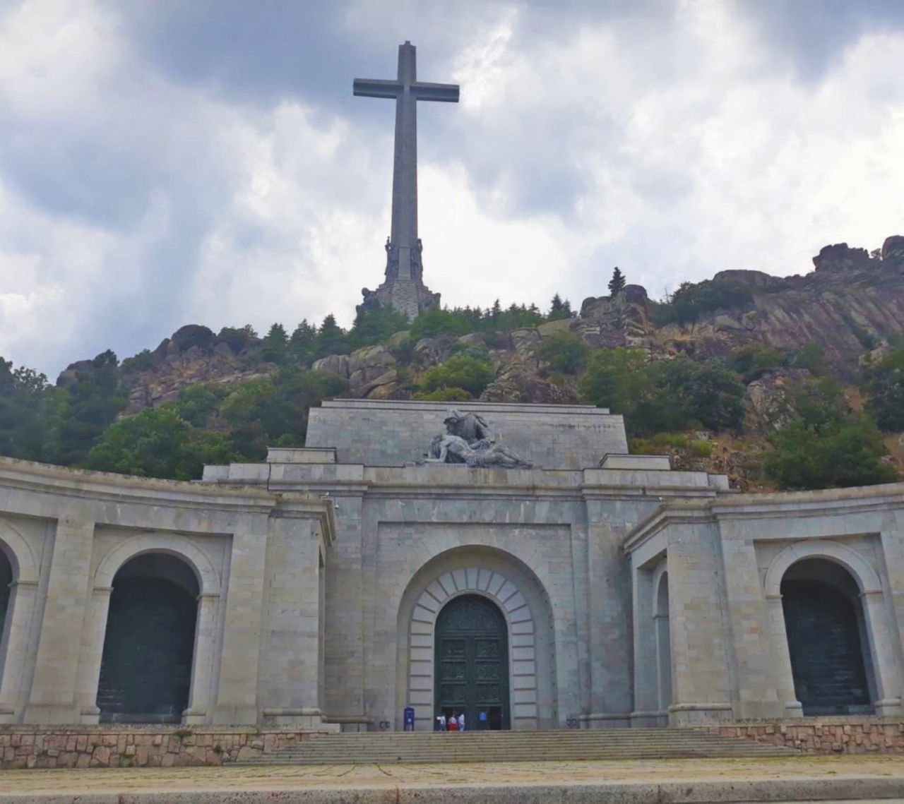 Opera ventennale - Costruita tra il 1940 e il 1958 Il mausoleo del “santo” Franco che Madrid ora vuol “sfrattare”