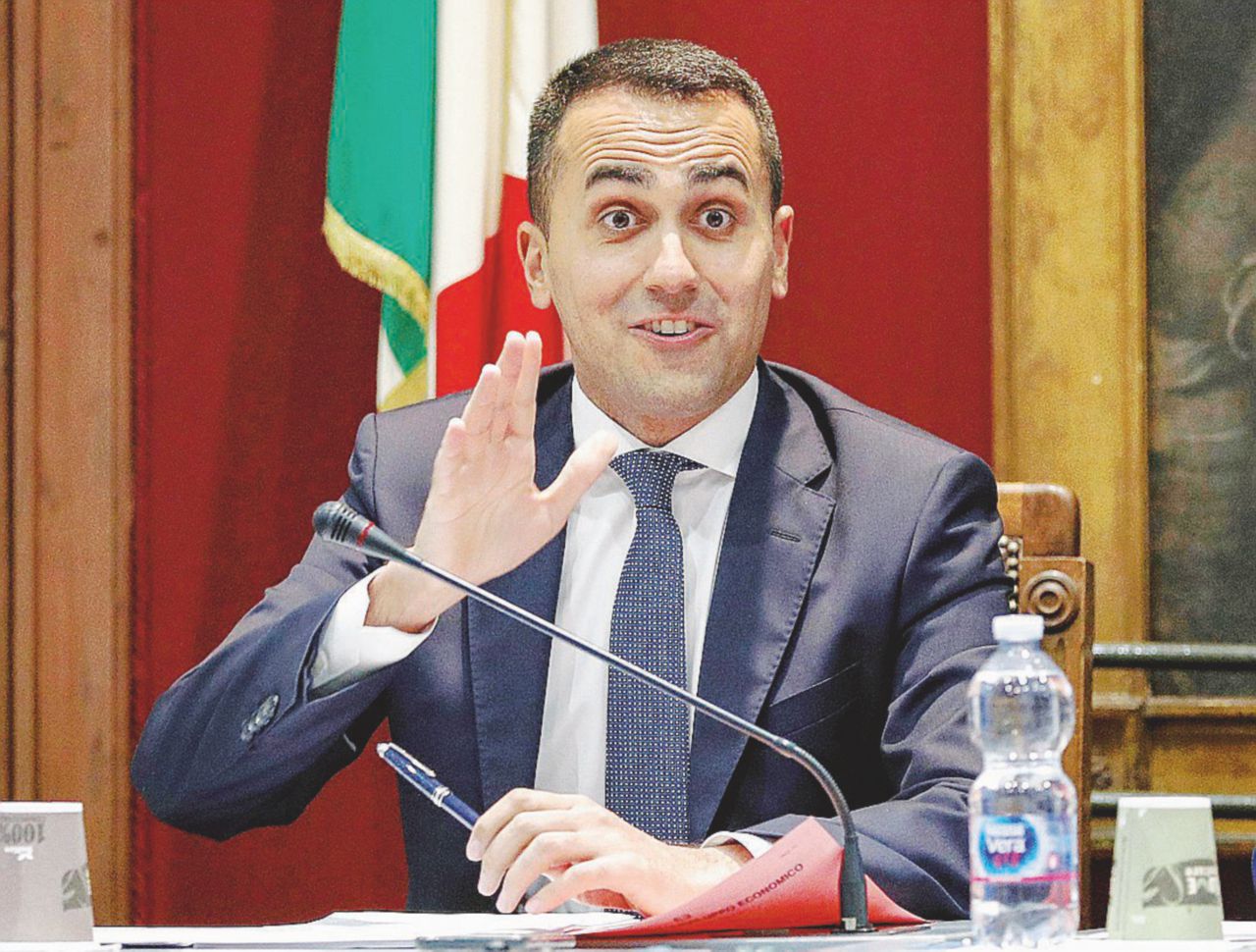 Lo scontro sulle norme - Il vicepremier e ministro, Luigi Di Maio, alle prese con il decreto Dignità - Ansa Decreto Dignità, niente stretta sui contratti degli stagionali