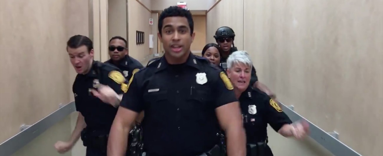 Copertina di Il balletto degli agenti diventa virale: 52milioni di visualizzazioni in pochi giorni per il loro video