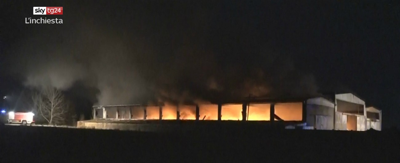 Copertina di Sky Tg24, la terra dei fuochi del nord. Aumentano gli incendi di rifiuti tra smaltimenti illegali ed eco-mafie
