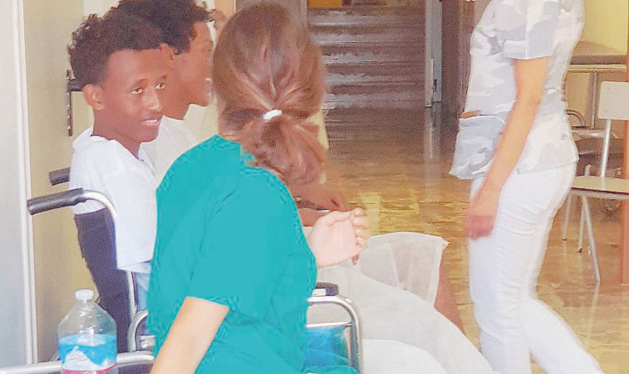 Il sindaco-medico: “Fateli sbarcare”. L’infermiera: “Sembrano usciti dai lager”