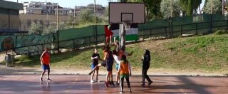 Copertina di Da Shatila a Roma, con Basket Beats Borders le rifugiate palestinesi abbattono le frontiere a colpi di canestro 