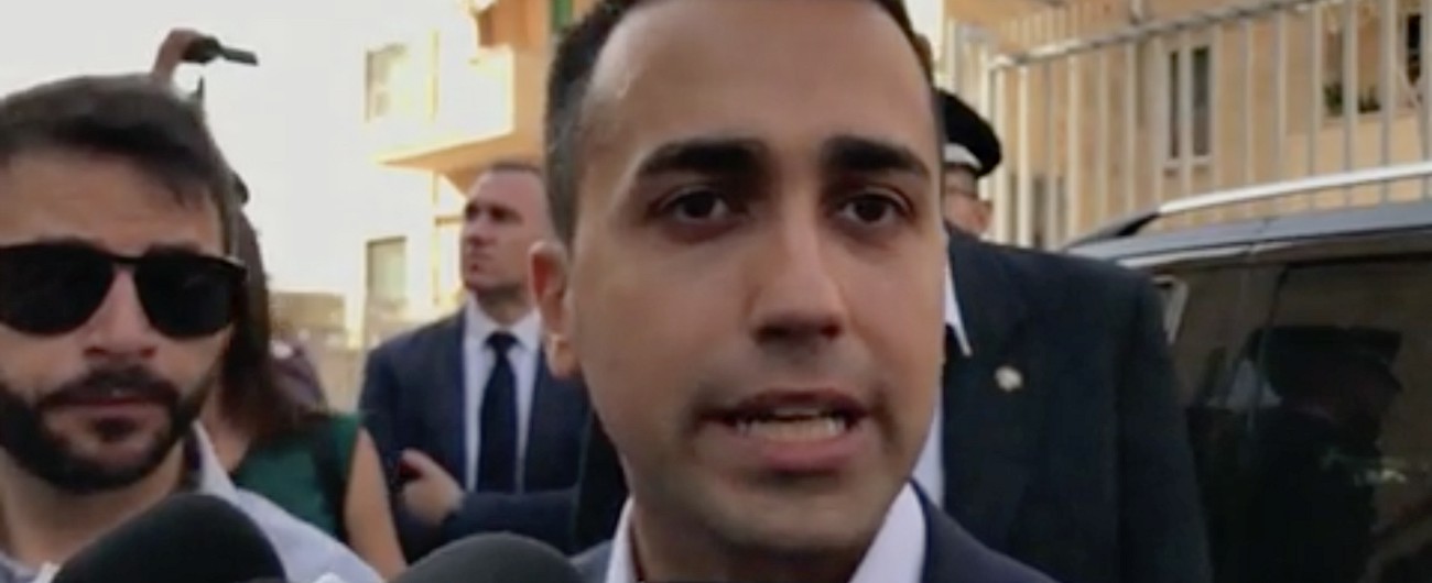 Copertina di Azzardo, Di Maio: “Distrugge le famiglie italiane, via gli spot. Me ne frego se non pagano Ronaldo”