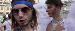 Copertina di Napoli Pride, l’autore del dossier sui preti gay sfila nei panni di Gesù: “Provocazione? No, dove c’è amore c’è Dio”