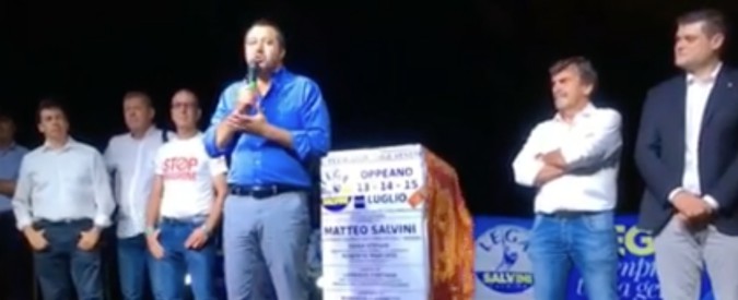 Copertina di Salvini torna a strizzare l’occhio all’elettorato del nord. A Verona parla di Equitalia e legittima difesa
