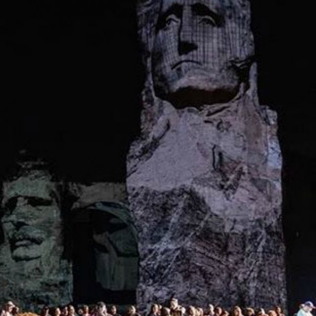 Opera di Roma, a Caracalla la Carmen messicana di Valentina Carrasco: Bizet nell’era Trump, tra violenza, migranti e femminicidi