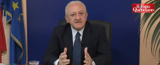 Copertina di Vitalizi, De Luca: “Posizione più idiota è quella del Pd. Si è fatta trascinare in questa sagra di ipocrisia e antipolitica”