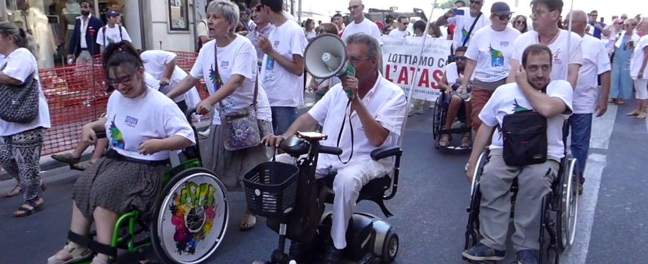 Copertina di Disability Pride, gli organizzatori: “In piazza per i diritti di tutti. Ma il ministro Fontana non è venuto”