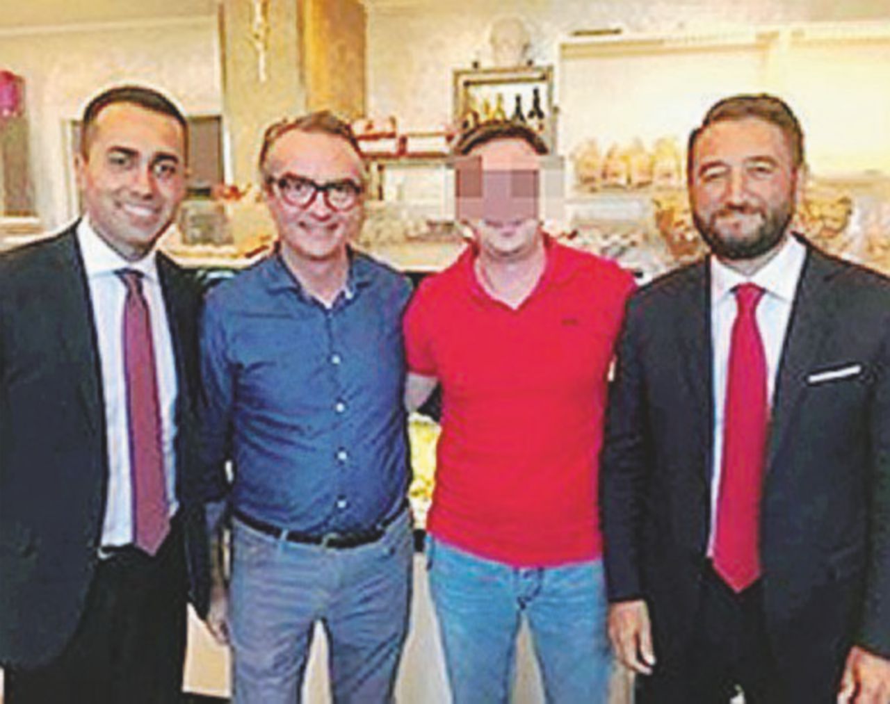 Di Maio alla Caffetteria Aurora Mafia: preso Giuseppe Corona, barista e “re del riciclaggio”. Postava foto di Di Maio nel locale