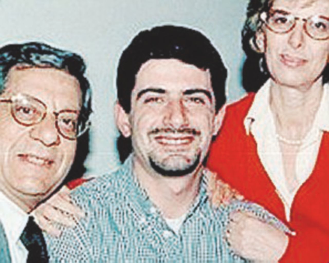 - Attilio Manca con la famiglia - Tre anni per falsa testimonianza a uno dei testi del caso Manca. Ingroia: “Il giudice non archivi”