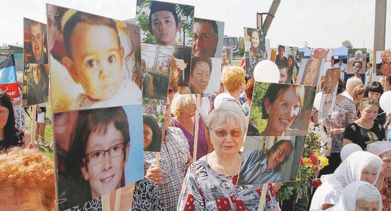 Solo lacrime. Cerimonia dedicata alle vittime del disastro - Ansa Quattro anni e 298 morti senza la verità