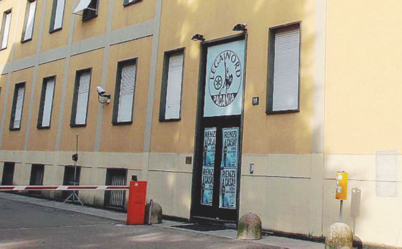 Via Bellerio - La Lega Nord finanziò le sue associazioni locali: quindi i soldi vanno sequestrati anche lì - Ansa I giudici: bloccare anche i conti regionali della Lega