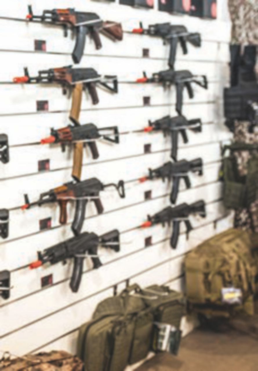 Le lobby delle armi: “Ci hanno avvicinato tutti i partiti politici”