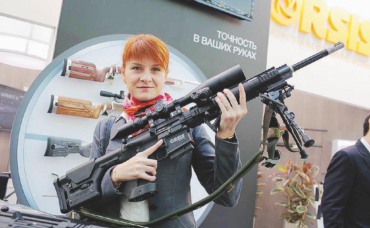 Maria, la spia russa che imbarazza i pistoleri americani