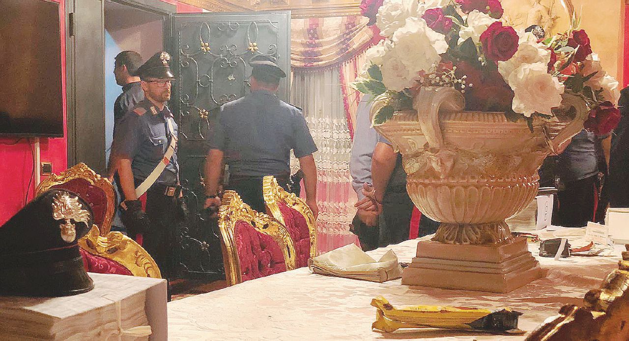 Operazione “Gramiglia” - I carabinieri durante le perquisizioni in casa di alcuni Casamonica - LaPresse Terrore Casamonica. Le vittime di usura rischiano il processo