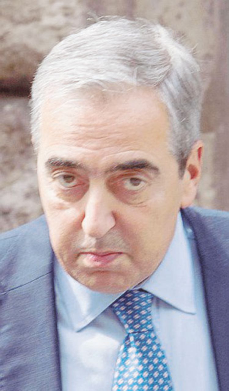 L’eletto e il dirottato. La lunga mano di B. che ha convinto M5S