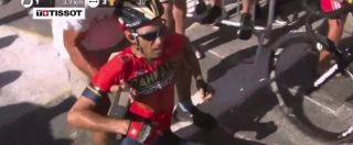 Copertina di Nibali si ritira dal Tour de France: frattura vertebrale. Lui: “Stretto da moto della polizia”. Ecco il momento della caduta