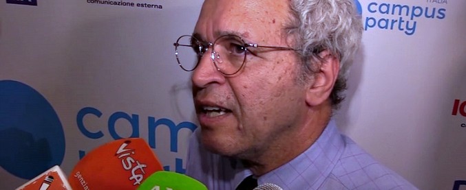 Copertina di Enrico Mentana e il nuovo giornale online, “Accetterò soprattutto non giornalisti. Il mio ruolo? Non sarò direttore”