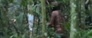 Copertina di Amazzonia, avvistato l’indio delle buche. Ultimo superstite di una tribù sterminata nel 95: vive solo da allora