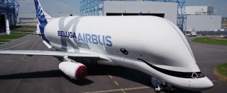 Copertina di C’è un nuovo gigante in cielo, ecco come nasce il Beluga XL: l’aereo cargo che trasporta altri aerei