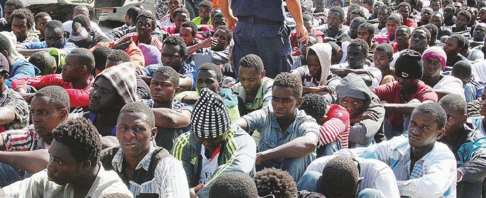 “Così ci sfruttano e ci massacrano boss del deserto e guardie in Libia” “Così ci sfruttano e ci massacrano boss del deserto e guardie in Libia”
