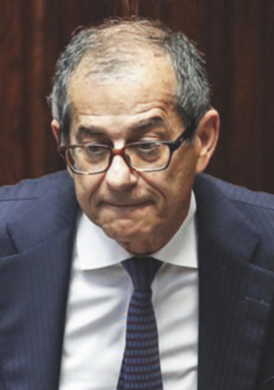 Di Maio avverte Tria: “Una Manovra che non tiri a campare”