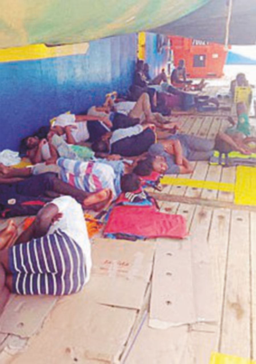 Il mercantile Sarost 5 ancora davanti alla Tunisia: 12° giorno