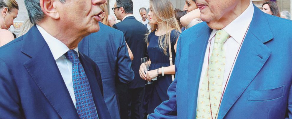 E io ti spernacchio - Alla festa per il 14 luglio dell’ambasciata francese, Tria parla e Savona posiziona la bocca tra il pernacchio e la linguaccia Dica Trenta-Tria: scioglilingua da party (Savona fa linguacce)