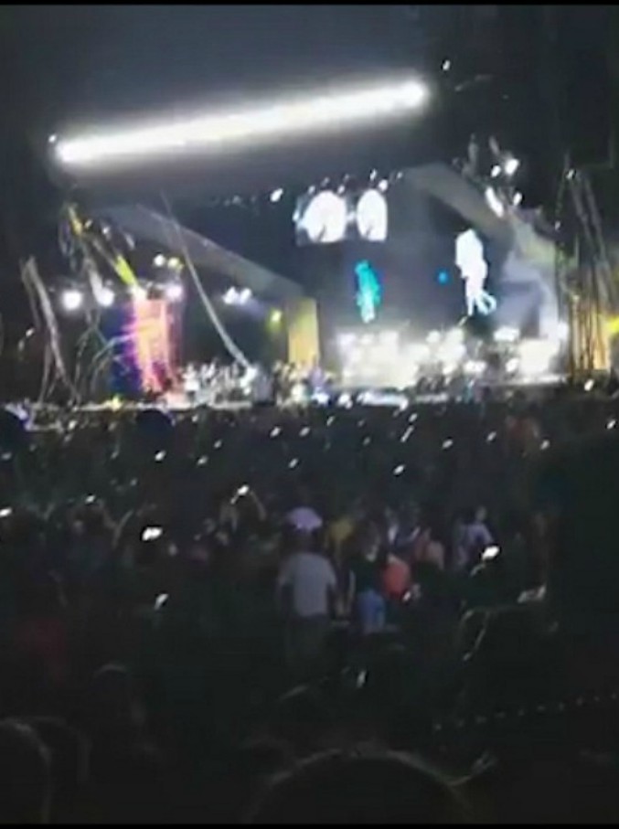 Copertina di Laura Pausini canta al Circo Massimo e lancia la frecciatina a Beyoncé: “Mi fa una pippa!”