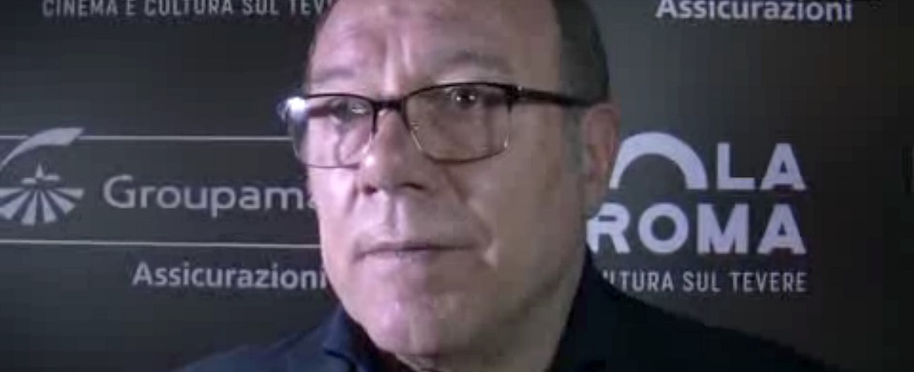 Copertina di Cinema, bagno di folla per Verdone all’isola Tiberina: “Non sono un maestro, devo tutto a Roma”