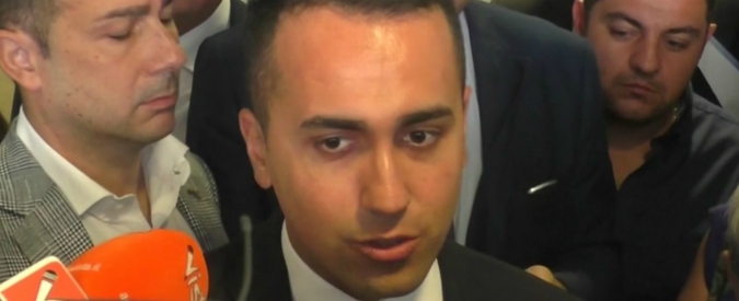 Copertina di M5s, Di Maio: “Mura? Deve dimettersi. Fare il deputato è un privilegio, giusto stare chiusi in Parlamento a lavorare”