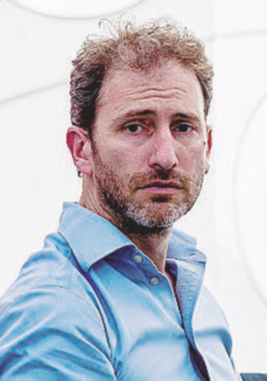 Casaleggio vede la fine del Parlamento, opposizioni in rivolta