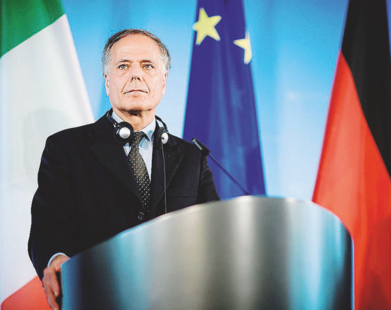 Moavero, scacco a Salvini: “Porti aperti in agosto”