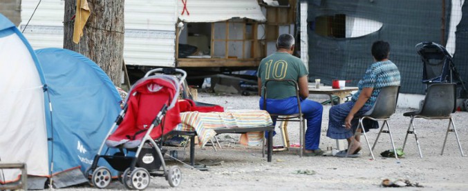 Roma, sgombero del campo rom Camping River: famiglie separate, alloggi solo per una decina. Così molte hanno rinunciato