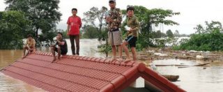 Copertina di Laos, crolla diga in costruzione: “Molti morti e centinaia di dispersi”. Cinque miliardi di metri cubi d’acqua a valle – FOTO