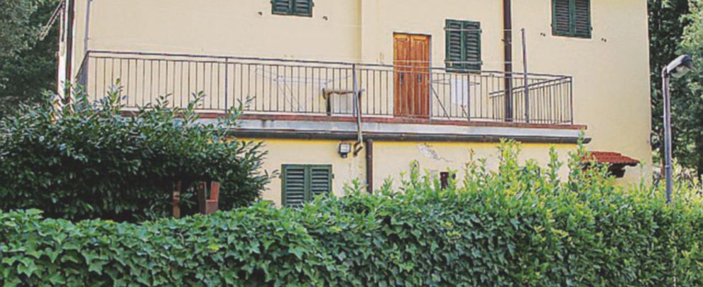 Esterno - Un pezzo della nuova villa di Renzi – che ha un ampio giardino – a Firenze - LaPresse Matteo Renzi dal notaio: la villa da 1,3 milioni di euro è sua